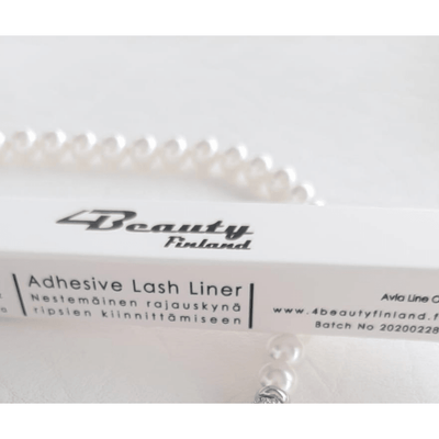 Adhesive eyeliner 4Beauty Finland paras pysyvyys, laadukas ja helppo levittää, kehitetty Suomessa, akrylaatiton ja veden kestävä.